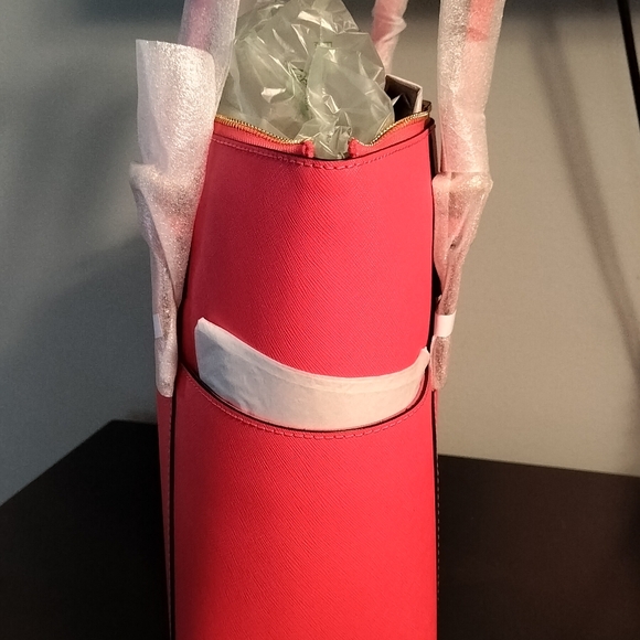 Michael Kors Jet set Deep Pink Tote - Picture 4 of 10